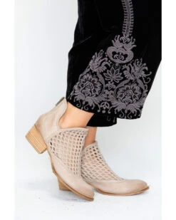 Johnny Was Women's Hirsch Velvet Embroidered Crop Pants 9 Johnny Was Women's Hirsch Velvet Embroidered Crop Pants -Wild West Belle Sales 2000257328 001 P4