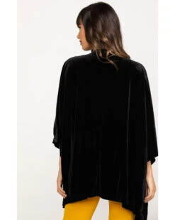 White Label By Panhandle Women's Embroidered Velvet Kimono -Wild West Belle Sales 2000290050 001 P2