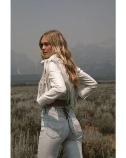 Idyllwind Women's Light Wash High Rise Friendship Flare Jeans -Wild West Belle Sales 2000342580 450 P1